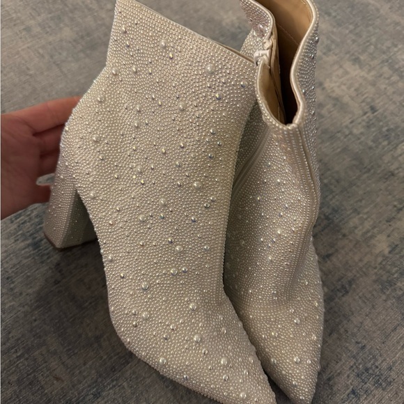 Elegant Beaded Ankle Boots - Picture 3 of 6
